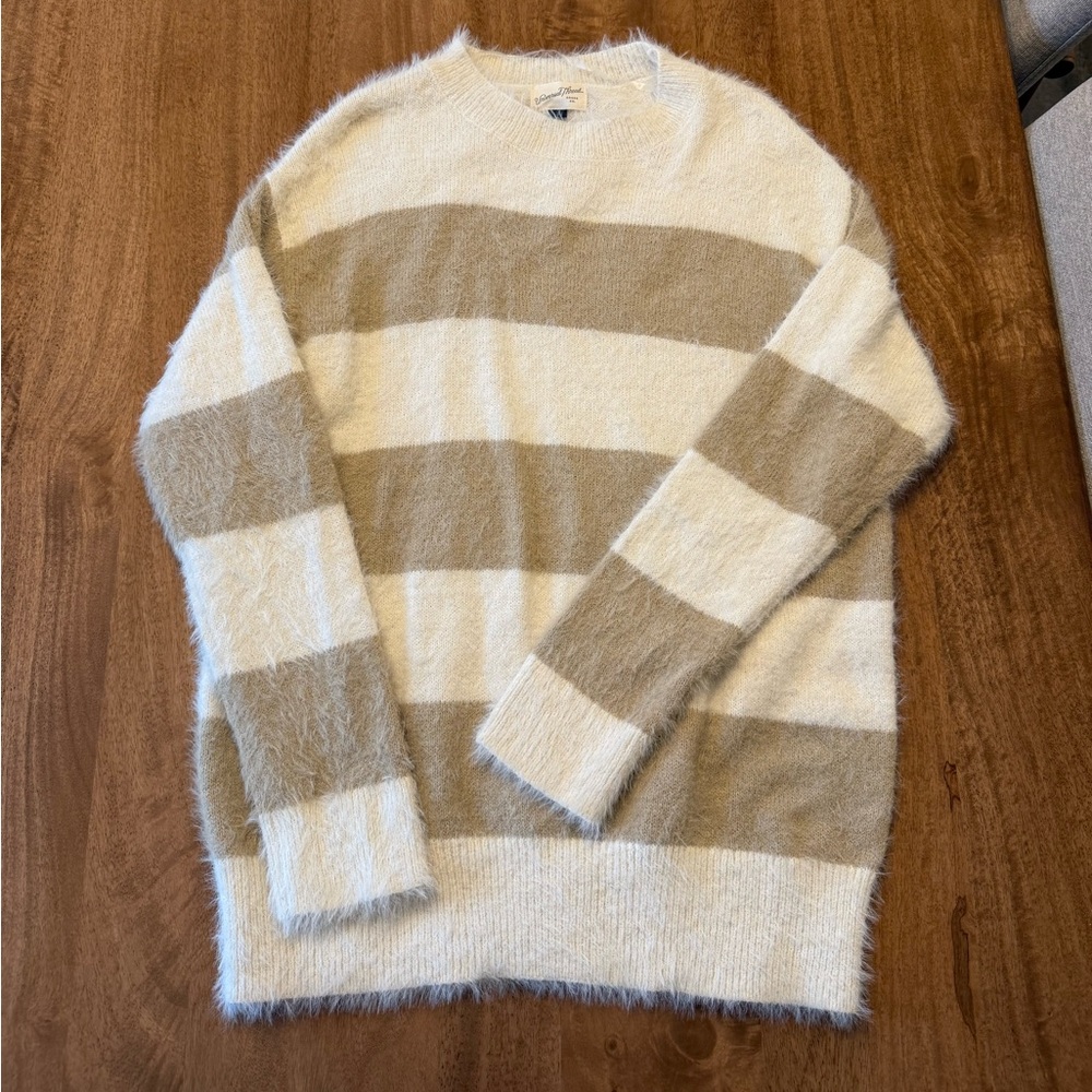 Universal thread Cream and white striped sweater